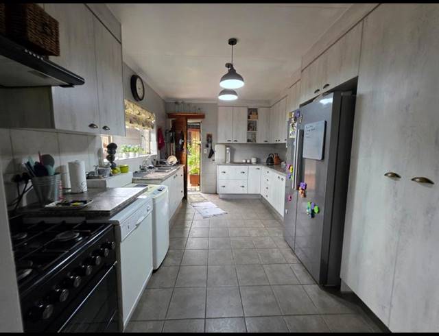 3 BEDROOM HOUSE FOR SALE IN HELIKONPARK